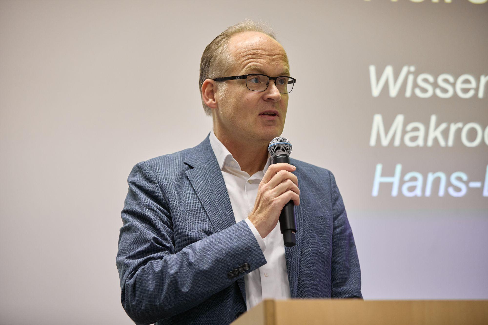 Prof. Sebastian Dullien, Scientific Director of the Institute for Macroeconomics and Economic Research at the Hans-Böckler-Stiftung